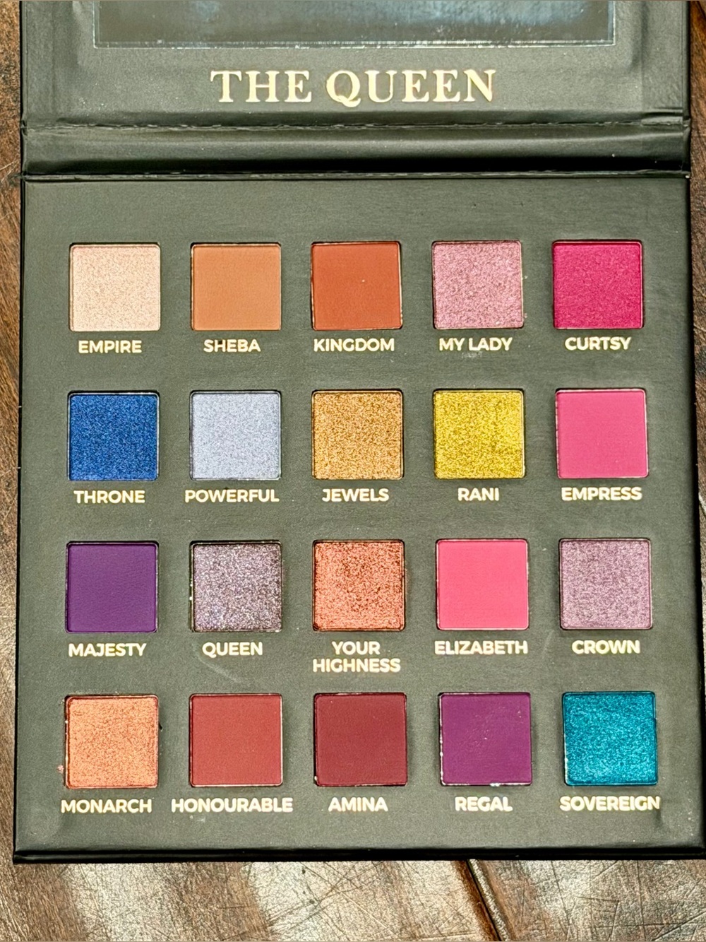 Eloise Beauty THE QUEEN eyeshadow palette - 20 shades - Picture 3 of 4